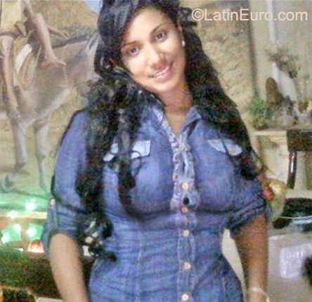 Date this beautiful Colombia girl Vanessa from Cartagena CO11225