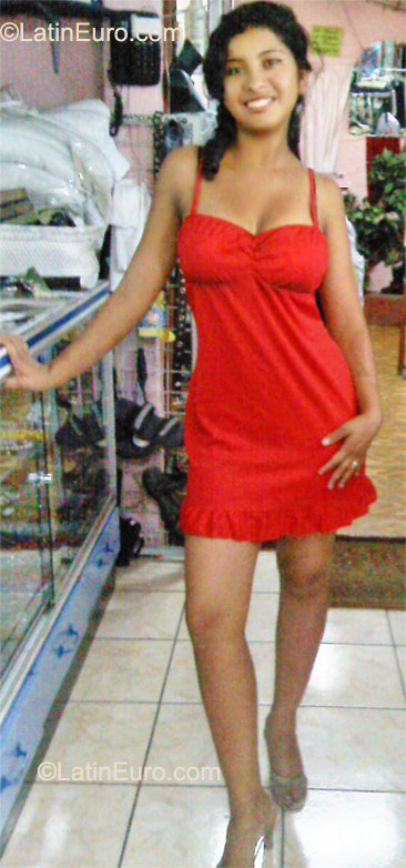 Date this attractive Honduras girl Karerine from Tegucigalpa HN707