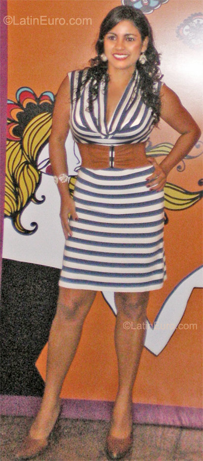 Date this good-looking Colombia girl Marlen from Medellin CO8750