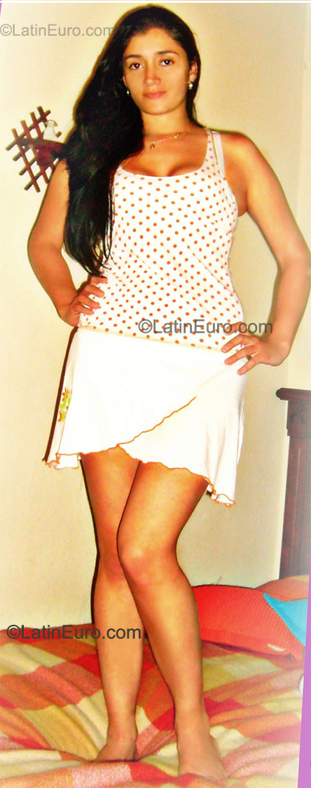 Date this funny Colombia girl Lauren from Medellin CO8782