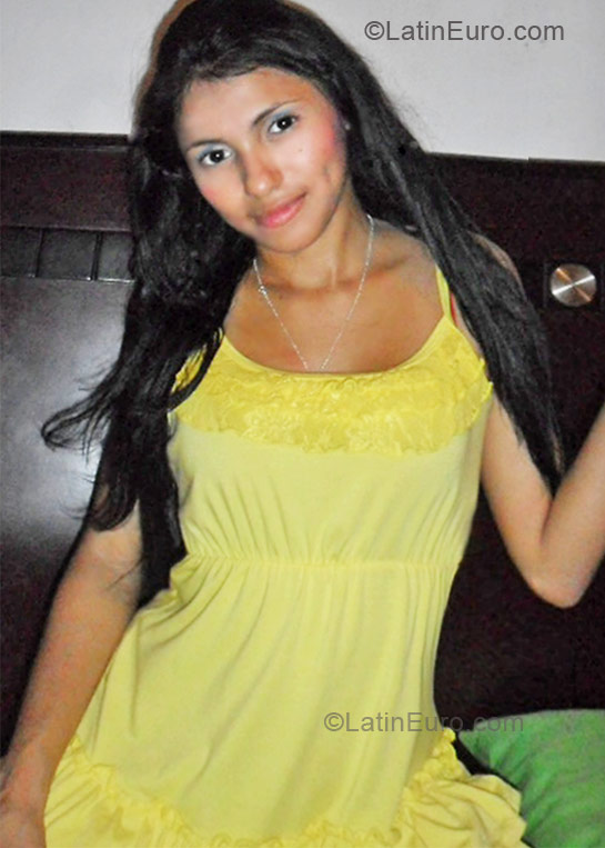 Date this hot Colombia girl Janna from Barranquilla CO11709