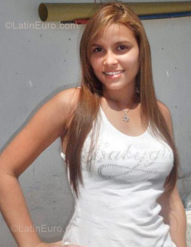 Date this pretty Colombia girl Natalia from Barranquilla CO8842
