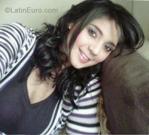Date this nice looking Colombia girl Nathalia from Medellin CO11214
