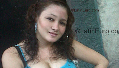 Date this attractive Honduras girl Crisly from San Pedro Sula HN522