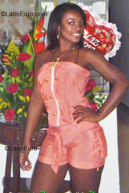 Date this pretty Colombia girl Claire from Cali CO8971
