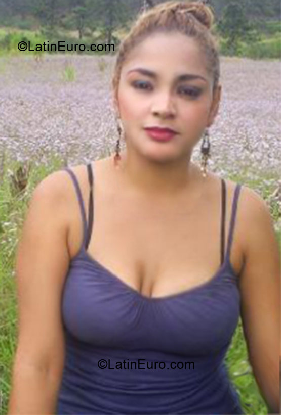 Date this tall Honduras girl Kelyn from Tegucigalpa HN533