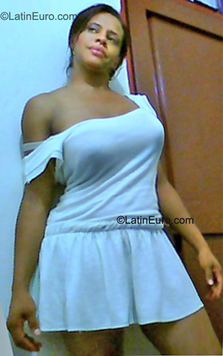 Date this funny Colombia girl Magnolia from Cali CO9124