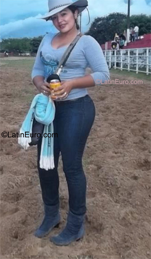 Date this georgeous Colombia girl Yesica from Yopal CO9128