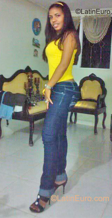 Date this lovely Dominican Republic girl Yoselin from Santiago DO25334