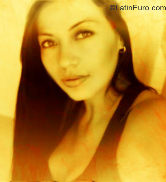 Date this attractive Colombia girl Diana from cali CO9243