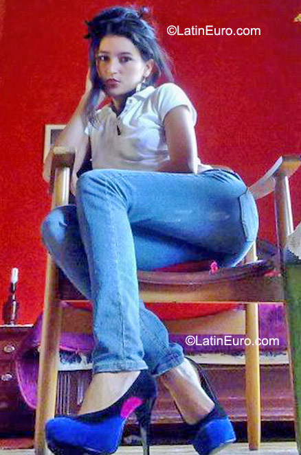 Date this sultry Colombia girl Danery from Cali CO9264