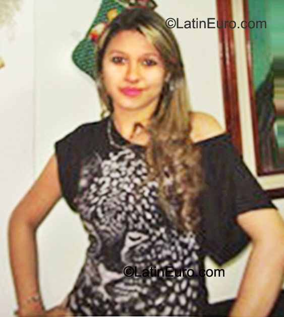 Date this lovely Colombia girl Yohana from Medellin CO9414