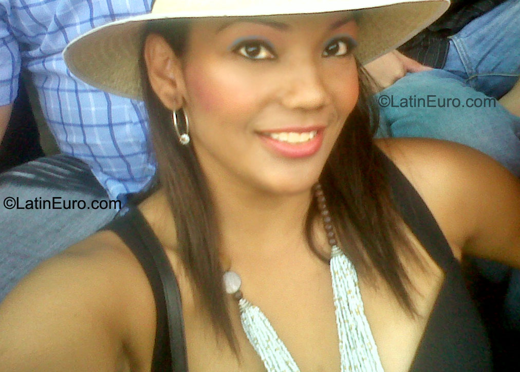 Date this passionate Colombia girl Maria Claudia from Barranquilla CO10858