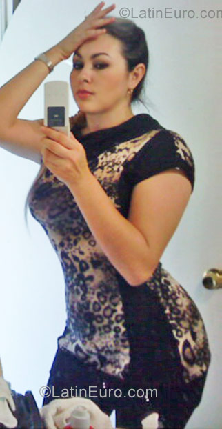 Date this stunning Mexico girl Enriqueta from Guadalajara MX737