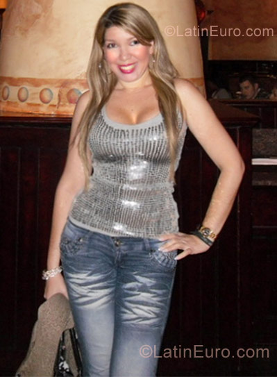 Date this happy Colombia girl Nath from Barranquilla CO9545