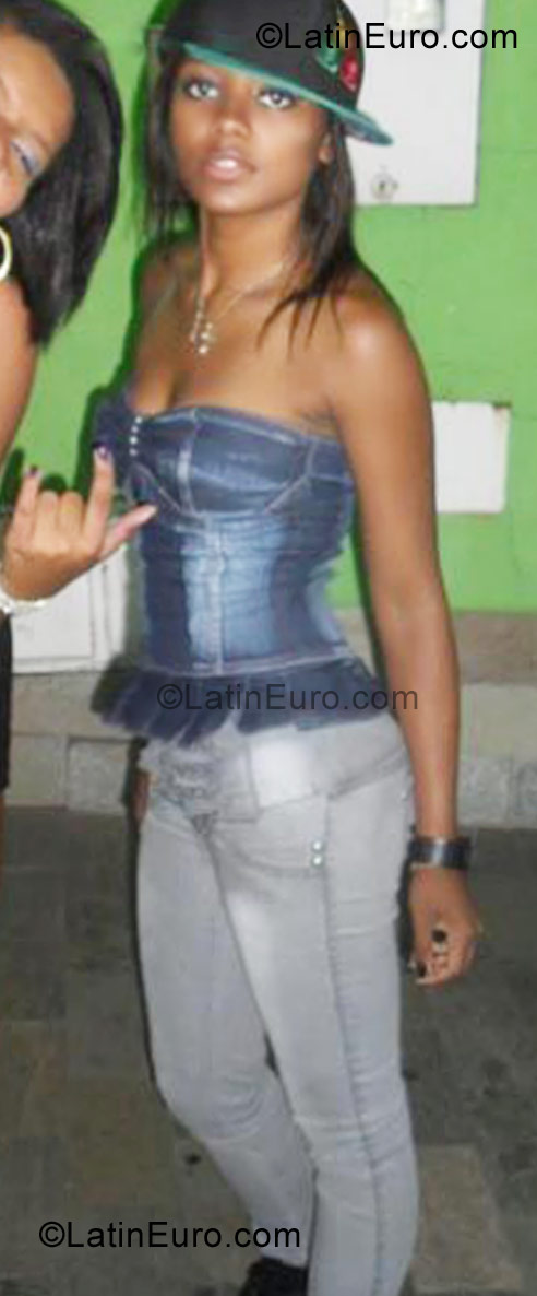 Date this happy Brazil girl Mykaellen from Belo Hotizonte BR6439