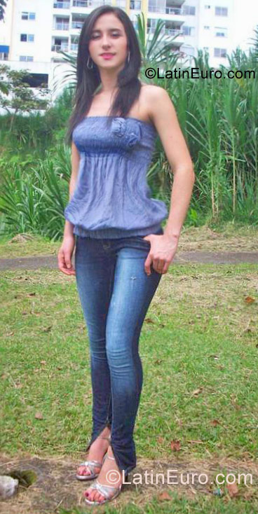 Date this voluptuous Colombia girl Angela viviana from Pereira CO15065