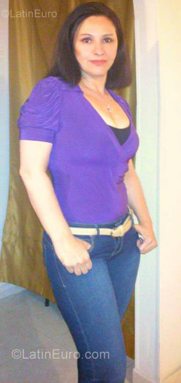 Date this sensual Colombia girl Yenny from Bogota CO9622