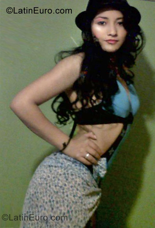 Date this delightful Colombia girl Mildrey from Bogota CO9645
