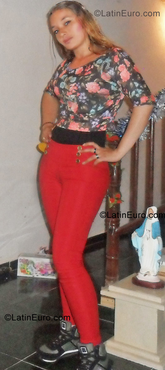 Date this pretty Colombia girl Stella from Bogota CO9670