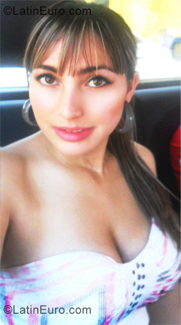 Date this good-looking Colombia girl Camila from Bogota CO9675