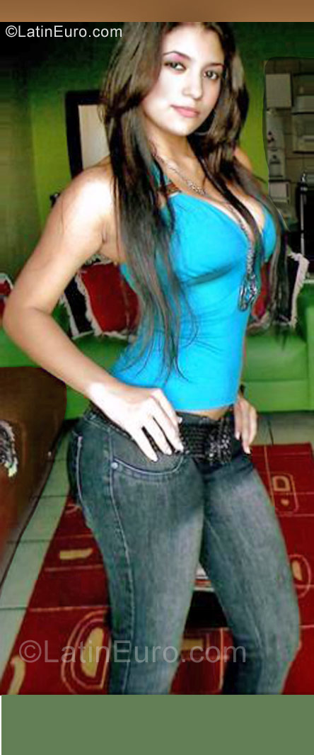 Date this athletic Colombia girl Katherine from Bogota CO9688