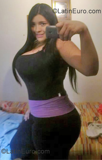 Date this sultry Colombia girl LORE_RUIZ from Medellin CO9706