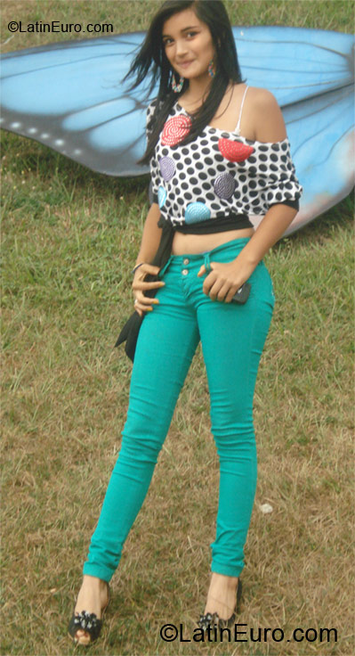 Date this charming Colombia girl Alejhandra from Bogota CO9743