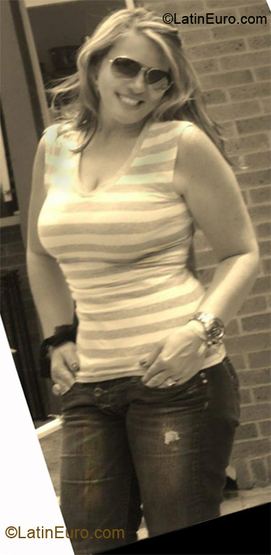 Date this nice looking Colombia girl Ana Maria from Bogota CO9768