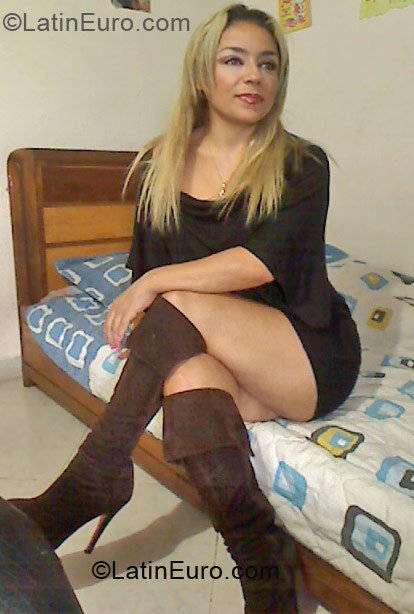 Date this beautiful Colombia girl Esther from Medellin CO9770