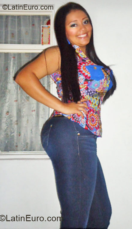 Date this sultry Colombia girl Andrea from Cali CO9774