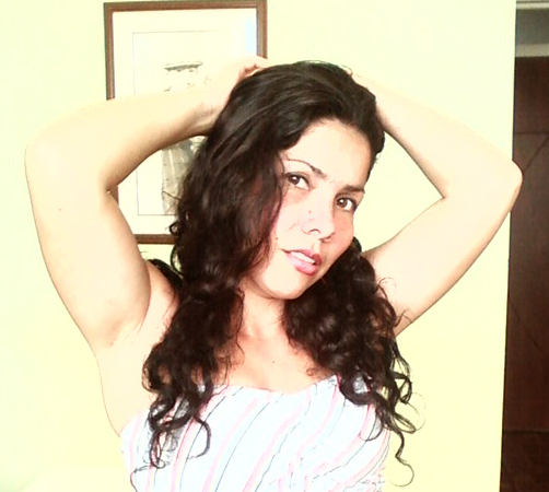 Date this pretty Colombia girl Yady from Armenia CO9799