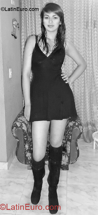 Date this beautiful Colombia girl Slendi from Bogota CO9829