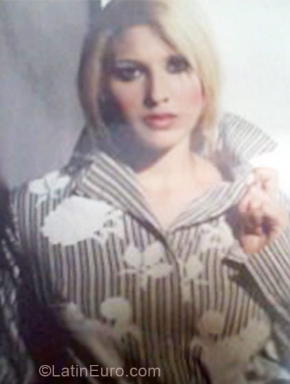 Date this pretty Colombia girl Yenny from Cali CO9837