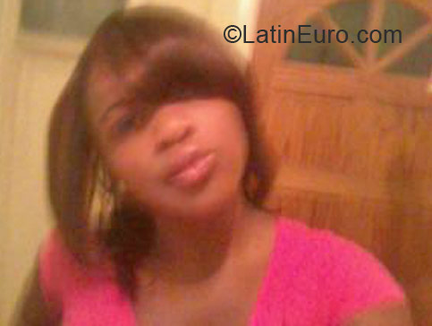 Date this nice looking Jamaica girl Kimonie from Kingston JM1980