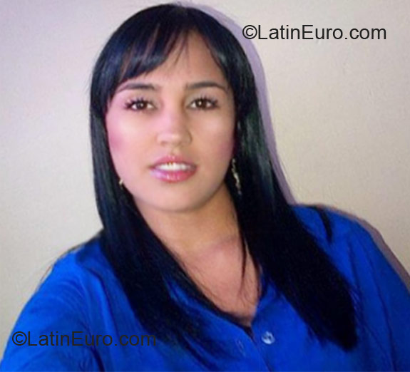 Date this lovely Colombia girl Maira from Medellin CO9899