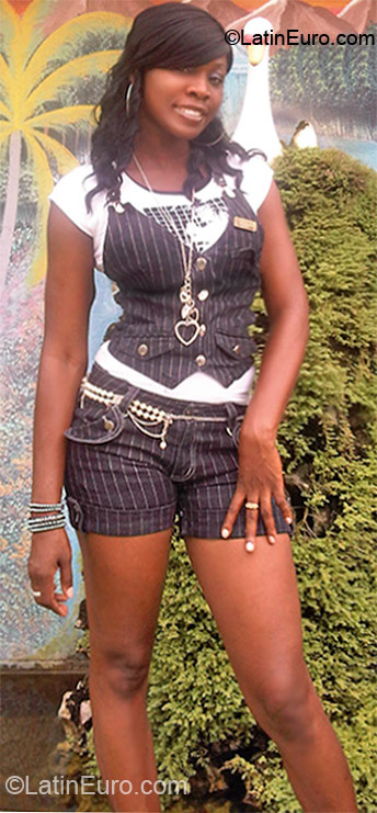 Date this voluptuous Jamaica girl Deli from Montego Bay JM490