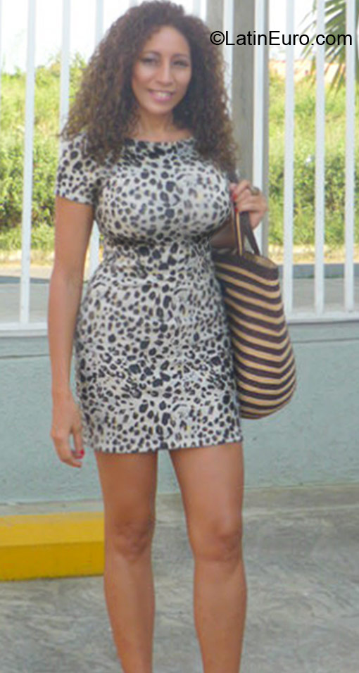 Date this hard body Colombia girl Cecilia from Bogota CO9914