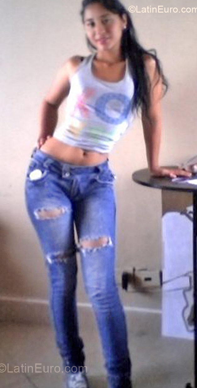 Date this voluptuous Colombia girl Paula from Pereira CO10011