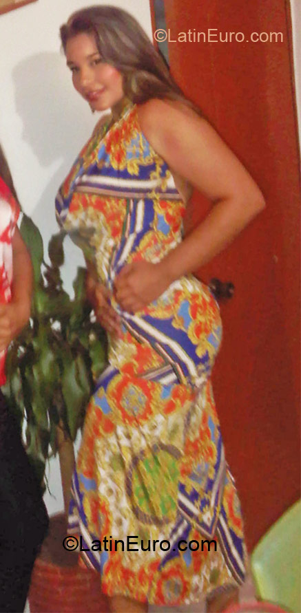Date this beautiful Colombia girl Tatiana from Bogota CO10018