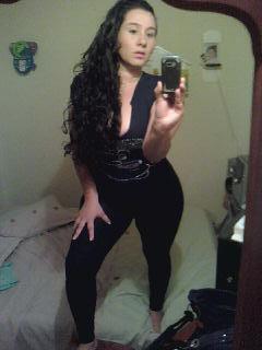 Date this voluptuous Colombia girl Andrea32 from Cali CO10032