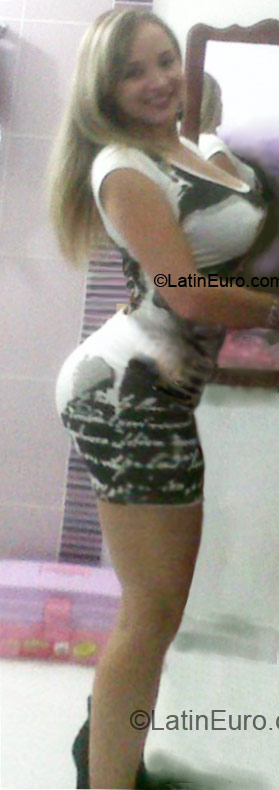 Date this gorgeous Colombia girl Maria Del Carmen from Medellin CO10071