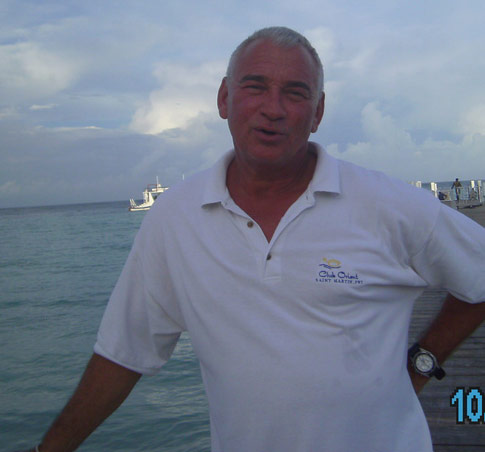 Date this voluptuous Dominican Republic man R.G. from Bavaro US12811