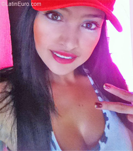 Date this nice looking Colombia girl Maria from Medellin CO10093