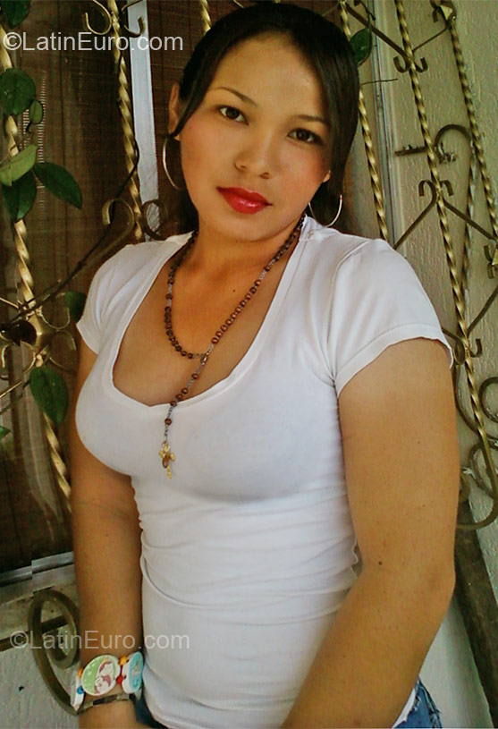 Date this attractive Colombia girl Ana Milena from Armenia CO10101