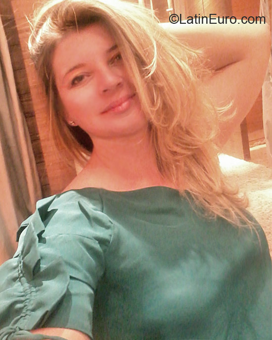 Date this nice looking Brazil girl Danielli from Curitiba BR6671