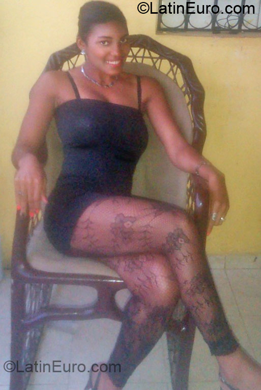 Date this delightful Dominican Republic girl Yarileisi from Santo Domingo DO30465