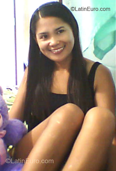 Date this attractive Philippines girl Sam from Cebu PH461