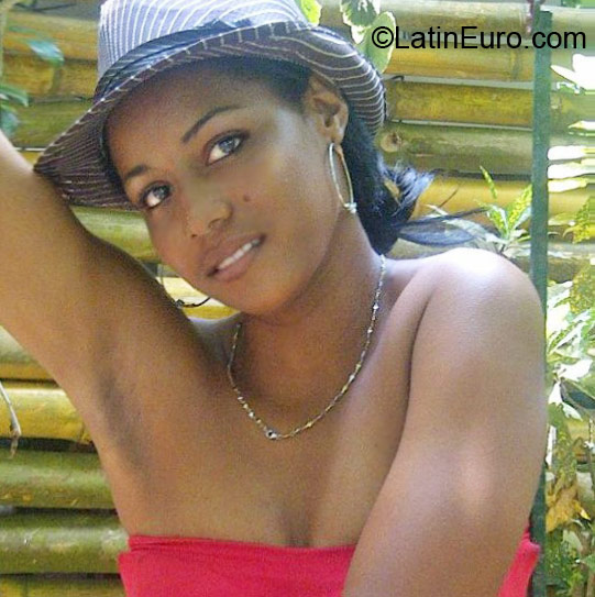 Date this happy Colombia girl Gebides from Cartagena CO10191