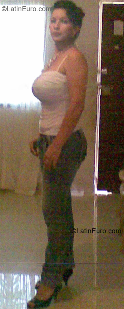 Date this charming Colombia girl Yudy from Barranquilla CO15124